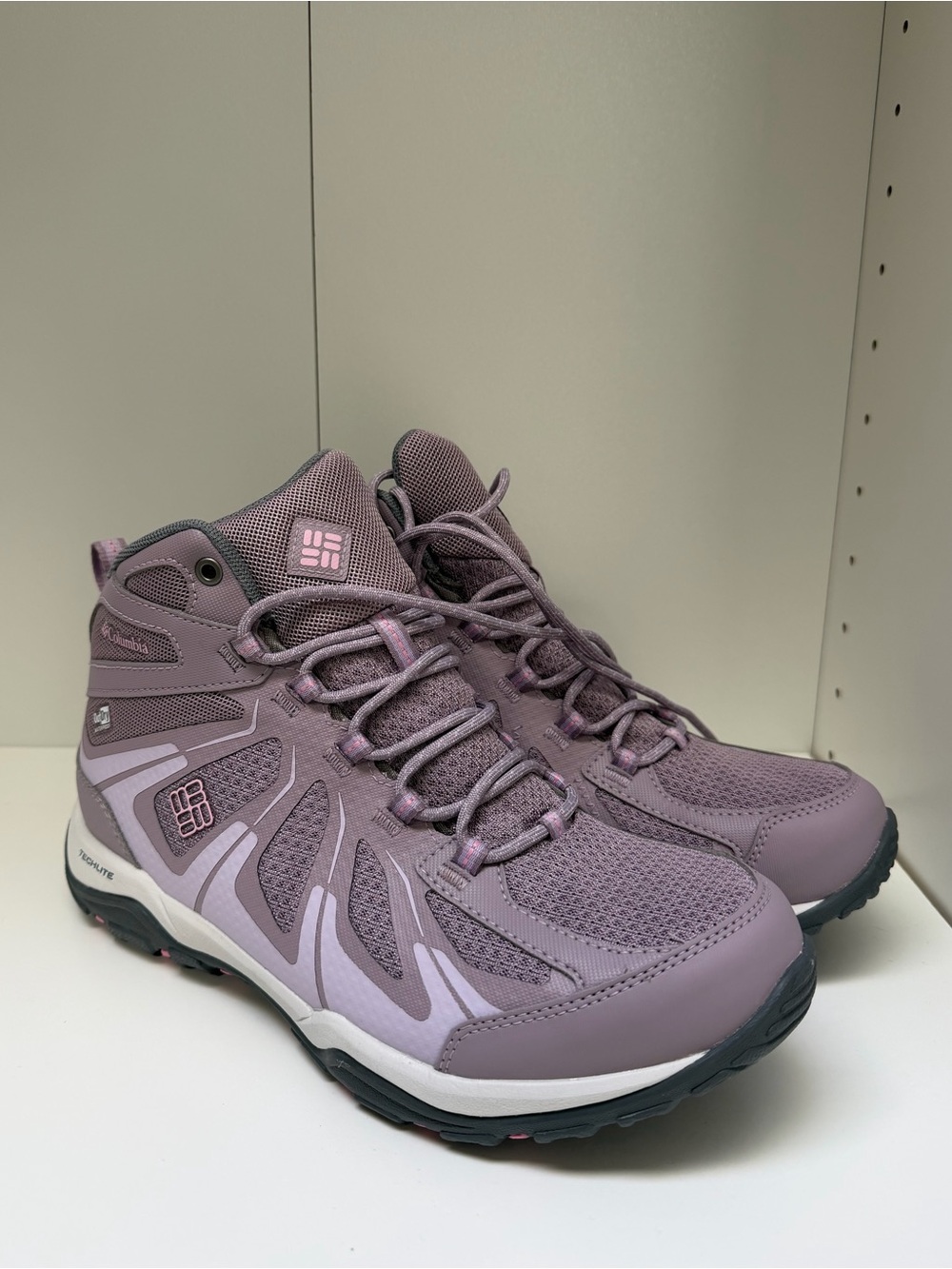 Columbia Women's Purple Mid-Height Hiking Boots size 8